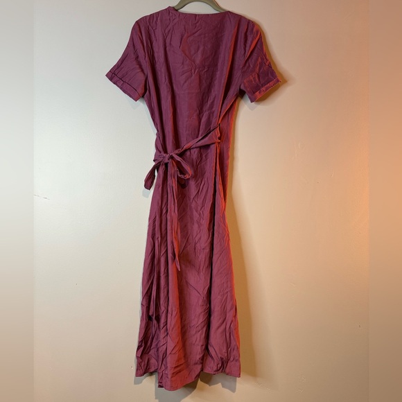Urban outfitters maroon/magenta wrap dress with buttons size small - Picture 2 of 2